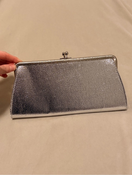 Vintage Handbags - Vintage Silver Metallic 1950s Patent Leather Clutch Bag